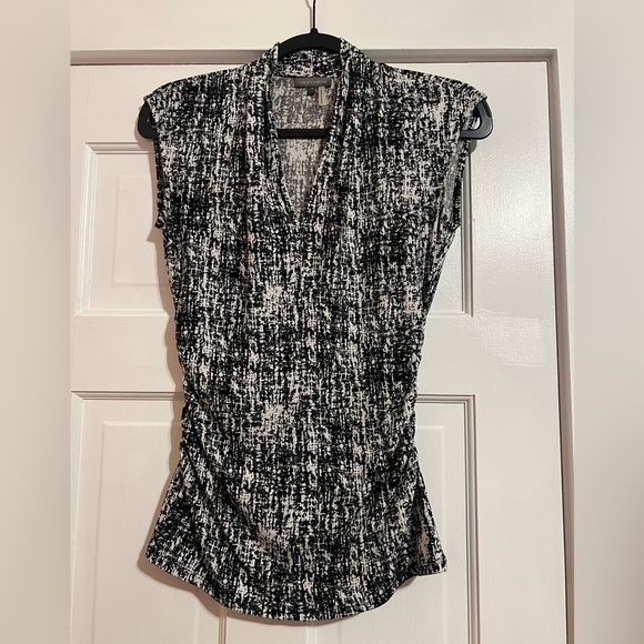 #2 VINCE CAMUTO • SLEEVELESS BLOUSE • ABSTRACT - Picture 1 of 4